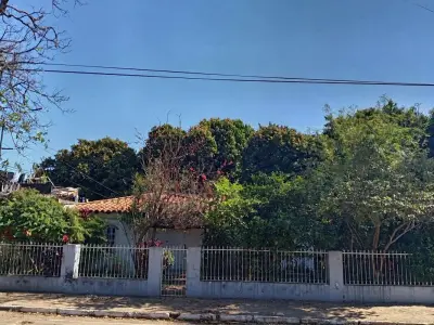 Casa en venta en Fernando de la Mora con jardín 2