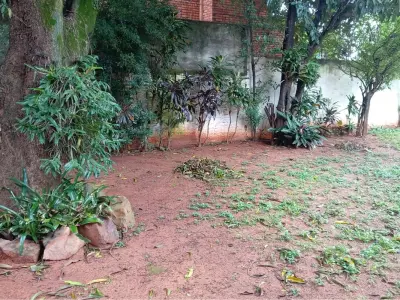 Casa en venta en Fernando de la Mora con jardín 3