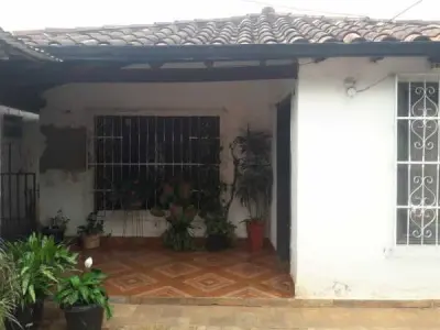 Casa à Venda em Fernando de la Mora, Zona Comercial 4