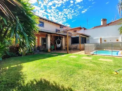 Casa en venta en Fernando de la Mora, zona norte 2