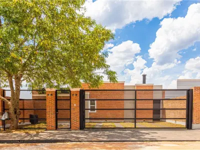 Casa en venta en Finca 26, Loma Merlo, Luque 3