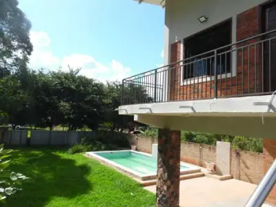 Casa à venda em Guarambaré com piscina e churrasqueira 3