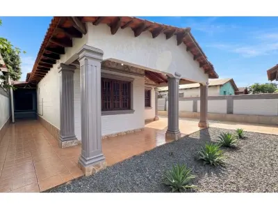Casa à venda em Hernandarias com jardim e estacionamento 3