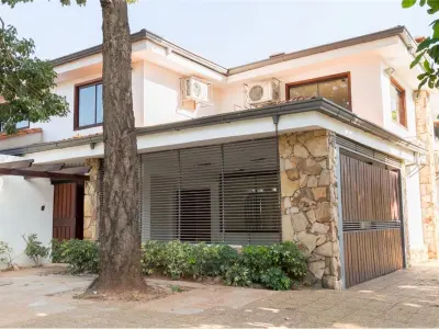 Casa en venta en Herrera, Asunción, con 5 dormitorios 3
