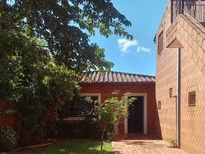 Casa en venta en Herrera, Asunción 3