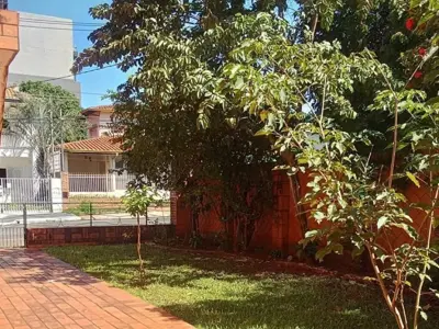 Casa en venta en Herrera, Asunción 4