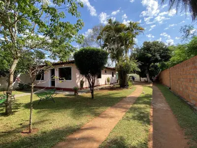 Casa en venta en Isla Bogado, Luque, con 4 dormitorios 3