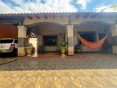 Casa en venta en Itauguá, B° Cañadita 4