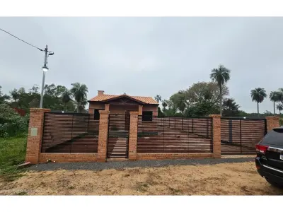 Casa à venda em Itauguá, Central 4