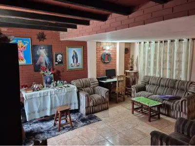 Casa en venta en Itauguá con 4 dormitorios 3