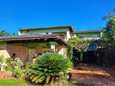 Casa en venta en Itauguá con 6 dormitorios 4