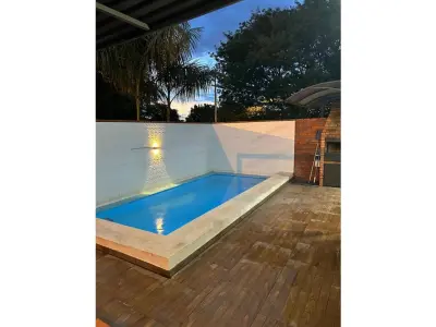 Casa en venta en Itauguá con piscina y quincho 3