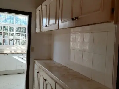 Casa en venta en Itauguá sobre ruta — 1.000 m² construidos y piscina 4