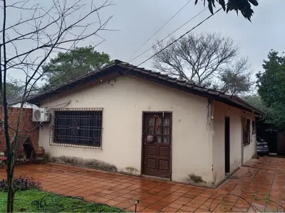 House for sale in Jukyty, Areguá, with garden and quincho 3