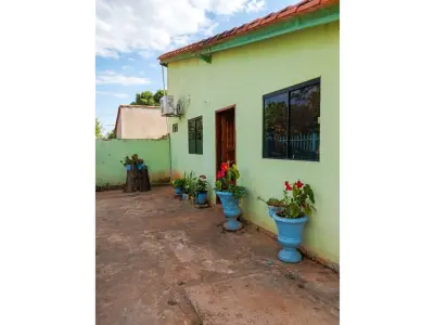 Casa en venta en Kennedy, Capiatá, con 4 dormitorios 3