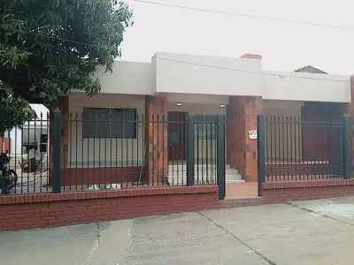 Casa en venta en Lambaré con 4 dormitorios 2