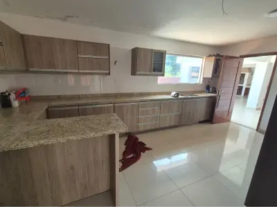 Casa en venta en Lambaré con 4 dormitorios 3