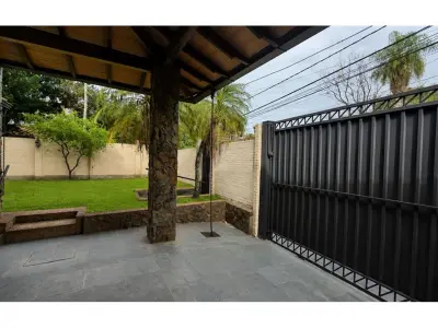 Casa à venda em Lambaré com 4 dormitórios e 3 vagas 4