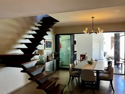 Casa en venta en Lambaré con 5 dormitorios 4