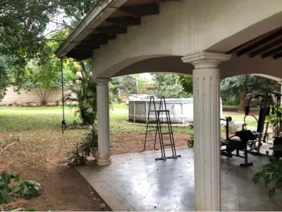 Casa en venta en Lambaré con 5 dormitorios 4