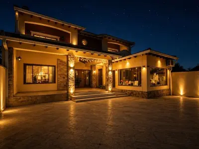 Casa en venta en Lambaré con 5 dormitorios y piscina 3