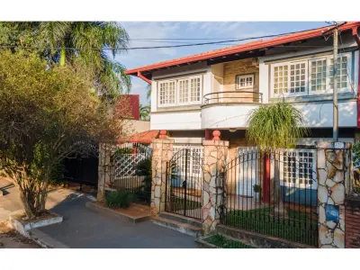 House for sale in Lambaré with pool and BBQ area 2
