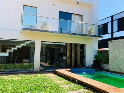 Casa en venta en Lambaré con piscina y quincho 2