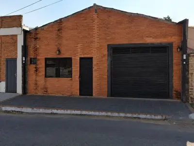 Casa en venta en Lambaré con salida a dos avenidas 3