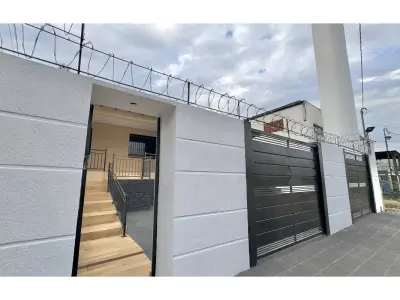Casa à venda em Lambaré, Mbachio I, 4 dormitórios 3