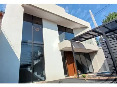 Casa à venda em Lambaré, região da Prefeitura 4
