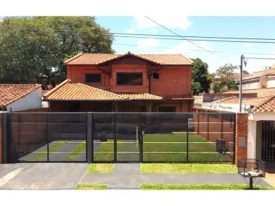 Casa à venda em Las Lomas com 5 dormitórios e piscina 2