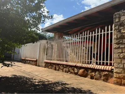 Casa en venta en Laurelty, Luque 2