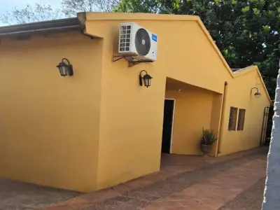 Casa en venta en Laurelty, Luque: 4 dormitorios 4