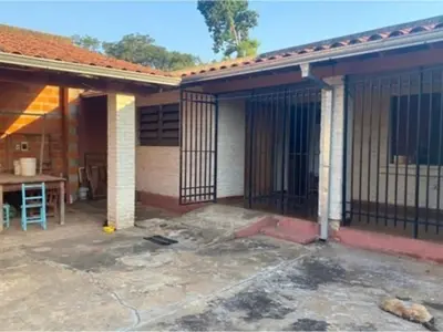 Casa en venta en Laurelty, Luque 4