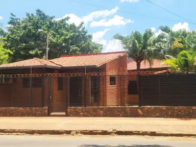 Casa en venta en Laurelty, Luque, con chalet independiente 3