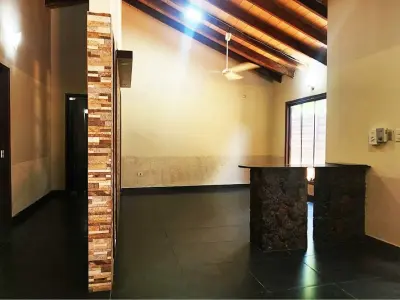 Casa en venta en Laurelty, Luque, con chalet independiente 4