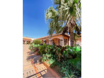 Casa à venda em Laurelty, Luque, com piscina e quincho 3