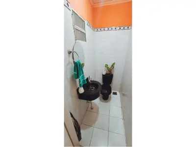 Casa à venda em Laurelty, Luque, com piscina e quincho 4