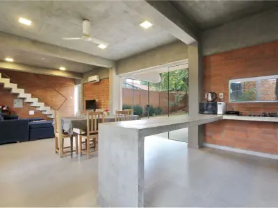 Casa en venta en Laurelty, Luque 3
