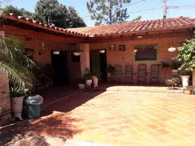 Casa à venda em Laurelty, San Lorenzo com piscina 2