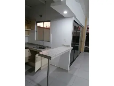 Casa en venta en Limpio con jardín y quincho 3