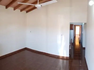 Casa à venda em Limpio com jardim e quincho 4