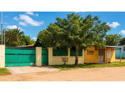 Casa à venda em Limpio com salão comercial 2