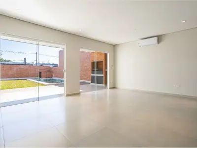 Casa en venta en Loma Merlo, Luque, con 3 dormitorios 3