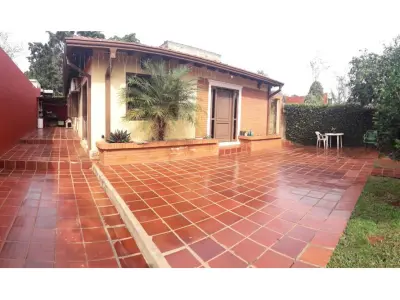 Casa à venda em Loma Merlo, Luque 3