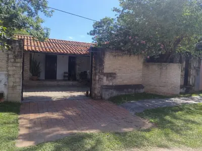 Casa en venta en Loma Pytá, Asunción, 4 dormitorios 4
