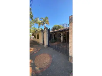 Casa en venta en Luque, Barrio La Amistad 2