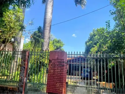 Casa en venta en Luque, barrio Primavera 4