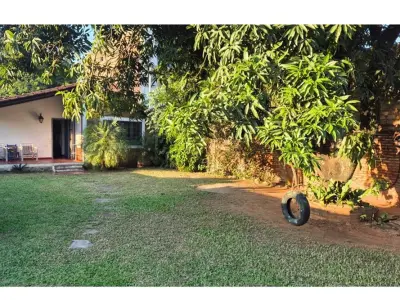 Casa en venta en Luque, Campo Grande, con amplio terreno 3