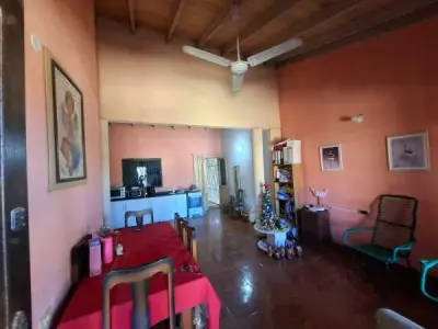 Casa en venta en Luque, Central — 2 dormitorios 4